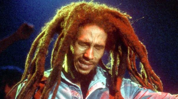 bob marley singing on stage dreadlocks